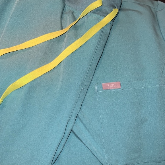 XL scrubs - Picture 3 of 3